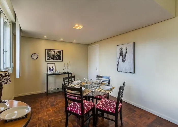 Apartamento Dinarte Ribeiro - 2 Na Localizacao Do Bairro Moinhos De Vento *